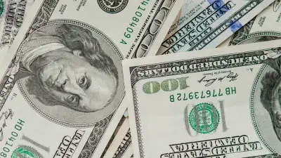 Dólar en Colombia abre a 3.700 pesos este 24 de febrero de 2026 con leve baja de 18 pesos