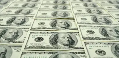 Dólar inicia semana con fuerte alza: aranceles globales y deuda local amenazan estabilidad cambiaria