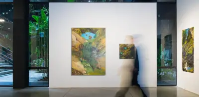 Doble inauguración en Galería La Cometa: Mónica Meira y Ana Isabel Diez presentan paisajes y reflexiones femeninas