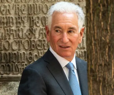 EE.UU. prohíbe a su embajador en Francia reunirse con gobierno tras ausencia en citación