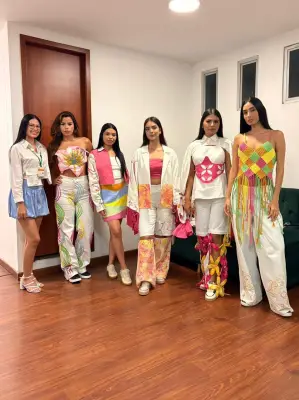 Estudiantes de Modas UTS brillan en Expo Cuero Asoinducals 2026 con colección 'Maximalia'