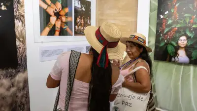 Exposición fotográfica 'Igualitarias' rinde homenaje a defensoras de derechos de las mujeres en Colombia