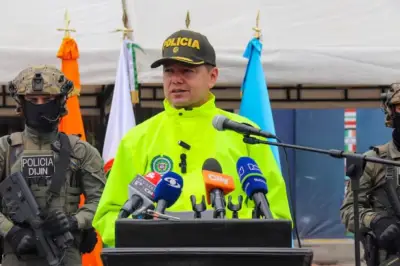 General de la Policía niega complot para meter droga en carro de Petro