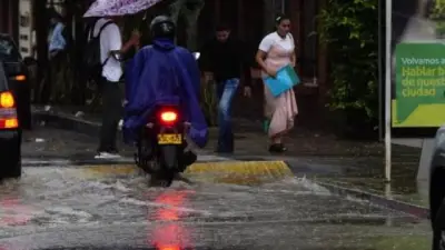 Inundaciones y deslizamientos en Santander: cierran vía Bucaramanga-Rionegro tras lluvias intensas