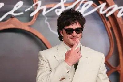 Jacob Elordi revive tendencia de grillz dentales con joya inspirada en 'Cumbres Borrascosas'