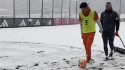 Luis Díaz entrena bajo intensa nevada con el Bayern Múnich en preparación clave