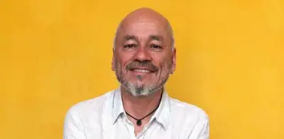 Ómar Rincón celebra la radio como un medio eterno y cercano en su columna