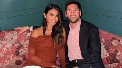 Messi sorprende con un oso gigante: el romántico regalo de San Valentín para Antonela