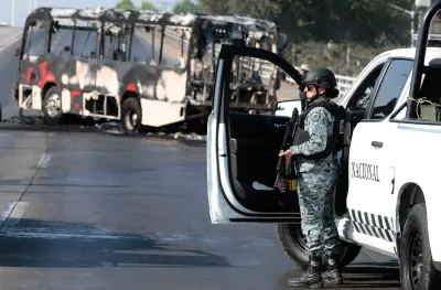 México enfrenta ola de violencia tras muerte de 'El Mencho', similar a la experiencia colombiana