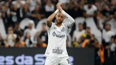 Neymar lidera victoria del Santos en Brasileirão y alivia presión sobre Vojvoda