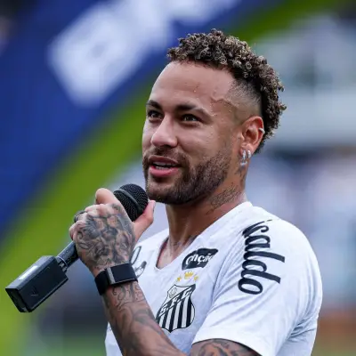Neymar sorprende al mundo al no descartar su retiro del fútbol a finales de este año