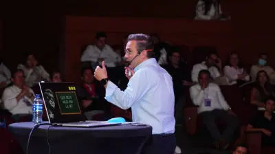 Nicolás Uribe Rueda insta a empresarios a adoptar IA productiva en lugar de recreativa