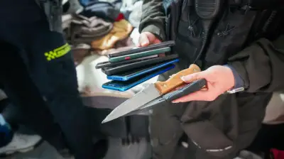 Operativo en La Capuchina incauta 15 celulares robados y armas en pagadiarios de Bogotá