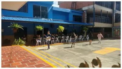 Padres de familia protestan por ausencia de docentes en colegio de Cali