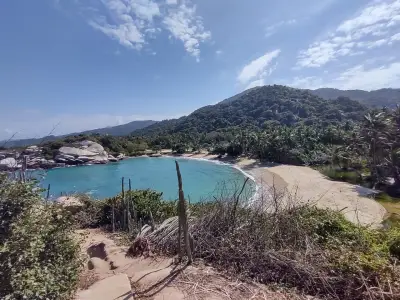 Parque Tayrona cierra temporalmente por amenazas a guardaparques y conflictos territoriales