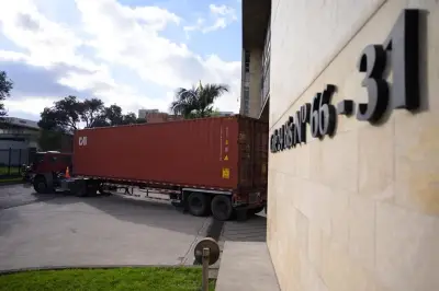 Petro anuncia llegada de máquinas para pasaportes y propone producir cédulas en Imprenta Nacional