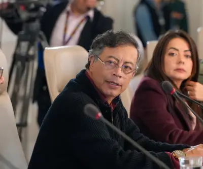 Petro atribuye caída de inversión a tasa de interés del Banco de la República