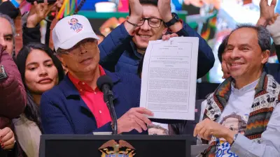 Petro confesó que evaluó subir el salario mínimo, pero mantuvo el 23% para 2026