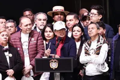 Petro firma nuevo decreto manteniendo aumento del salario mínimo en 23,7%