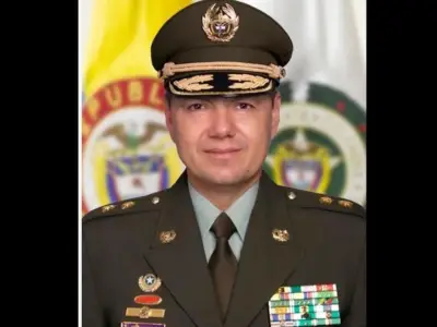 Petro oficializa retiro de general acusado de intentar sabotear reunión con Trump