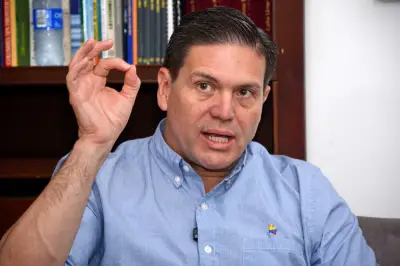 Pinzón promete dragado de Buenaventura sin importar costos en su campaña presidencial