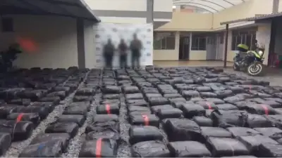 Policía incauta dos toneladas de marihuana en puesto de control en Nariño