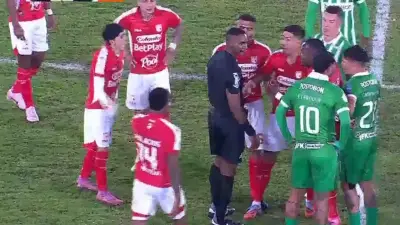 Polémica arbitral en El Campín: VAR anula gol de Santa Fe y Nacional gana