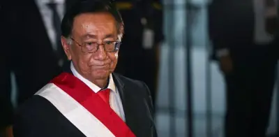 Presidente interino de Perú enfrenta juicio por corrupción mientras dirige gobierno de transición