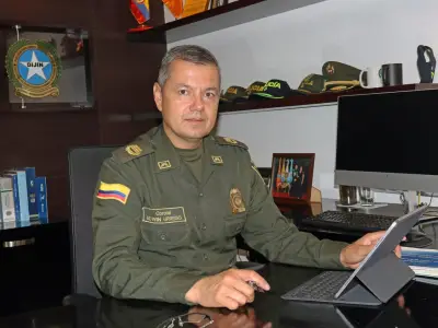 Presidente Petro ordena retiro de general Urrego tras acusación de sembrar droga en su vehículo