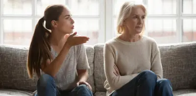 Psicoterapeuta advierte: 'Si hijos adultos regresan al hogar, hay que renegociar la convivencia'