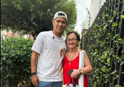 Rafael Carrascal cumple el sueño de doña Consuelo: le regala su camiseta del América de Cali