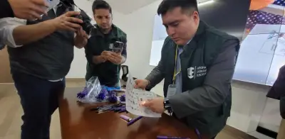 Registraduría demuestra calidad de bolígrafos electorales: tinta resiste agua, alcohol y fuego