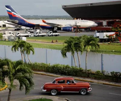 Rusia suspende vuelos a Cuba y evacúa turistas por crisis de combustible
