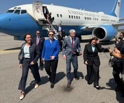 Secretario de Energía de EE.UU. visita Venezuela para reactivar industria petrolera