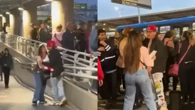 Serenata pública en TransMilenio: mujer intenta reconquistar a su pareja con micrófono y peluche