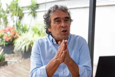 Sergio Fajardo pide ingresar a grupos familiares de WhatsApp para conectar con votantes