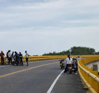 Tragedia en el puente Roncador: adolescente muere al perder control de moto en Magangué