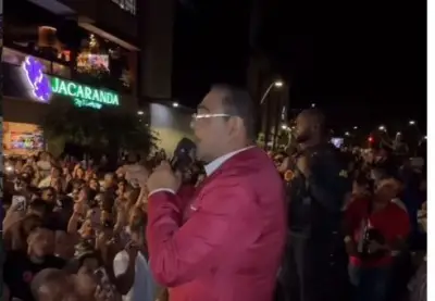 Tributo a Gilberto Santa Rosa iluminó el Bulevar del Río con concierto sorpresa en Cali