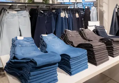 Trump impone aranceles del 10%: ropa, calzado y productos colombianos se encarecerían