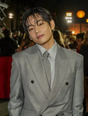 V de BTS aclara mensajes privados filtrados en juicio de HYBE mientras grupo prepara regreso