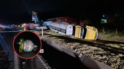 Vía al Llano colapsa tras volcamiento de tractocamión con derrame de combustible