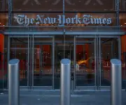 Acciones del New York Times alcanzan máximo histórico tras inversión de Warren Buffett