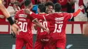 América de Cali vence a Santa Fe en el clásico de rojos y escala en la Liga BetPlay