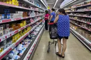 Argentina: Crédito se convierte en única opción para comprar alimentos ante inflación del 31,5%