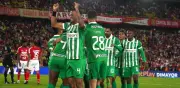 Atlético Nacional vence a Santa Fe en Bogotá con doblete de Morelos y polémica arbitral