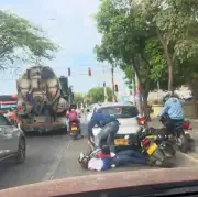 Atraco violento en Santa Marta: padre e hijo de 6 años tumbados de moto por delincuentes armados