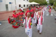Campo de la Cruz vibra con la Batalla de Flores del Carnaval del Sur y sus Riberas