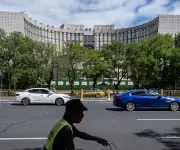 China implementa nuevas regulaciones de precios y seguridad para el mercado automotor