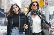 Cindy Crawford: De supermodelo a empresaria, cuatro décadas en el ojo público