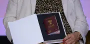 Colombia lanza nuevo pasaporte con tecnología de punta y símbolos nacionales